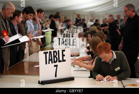 Die Zählung beginnt für die Norwich North Nachwahl im Norfolk Showground, in der Nähe von Norwich. Stockfoto