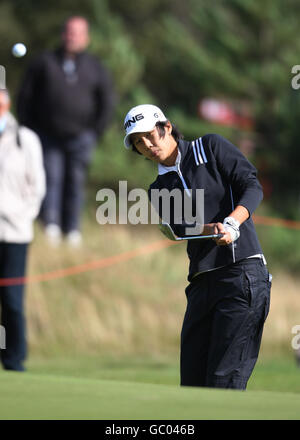 Die Koreanerin Song Hee Kim spielt ihre 2. Auf dem 12. Green während der Women's British Open im Royal Lytham und auf dem St. Anne's Golf Course, Blackpool. Stockfoto