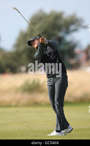 Die US-Amerikanerin Michelle wie spielt ihren 2. Schuss auf dem 13. Fairway während der Women's British Open im Royal Lytham und St. Anne's Golf Course, Blackpool. Stockfoto