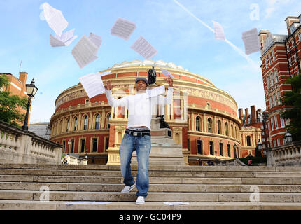 Goldie vor der Royal Albert Hall, London. Sein erstes Orchesterstück wird der Musiker am Samstag, den 1. August, während der von Darwin inspirierten Prom am Veranstaltungsort aufführen. Stockfoto