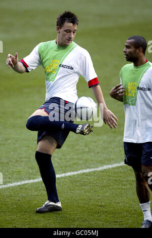 Fußball - International freundlich - Spanien gegen England - England Training. Der englische John Terry während des Trainings Stockfoto