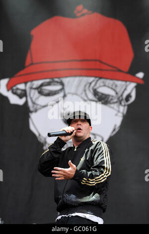 Fred Durst von Limp Bizkit tritt am 2. Tag des Sonisphere Festivals in Knebworth live auf. Stockfoto