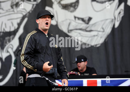 Sonisphere Festival - Knebworth. Fred Durst und DJ Lethal von Limp Bizkit treten am 2. Tag des Sonisphere Festivals im Knebworth live auf. Stockfoto