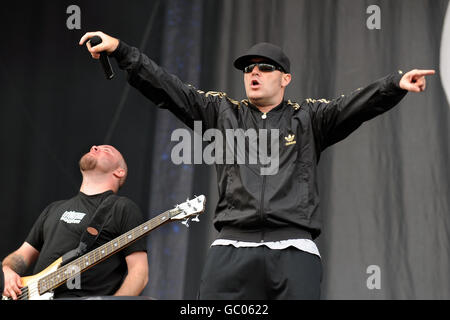 Sonisphere Festival - Knebworth. Sam Liveres und Fred Durst von Limp Bizkit treten am 2. Tag des Sonisphere Festivals in Knebworth live auf. Stockfoto