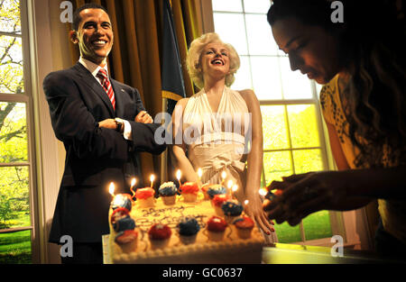 Obama-Wachsfigurenkabinett bekommt ein besonderes Geburtstagsgeschenk. S 48th Geburtstag morgen. Stockfoto