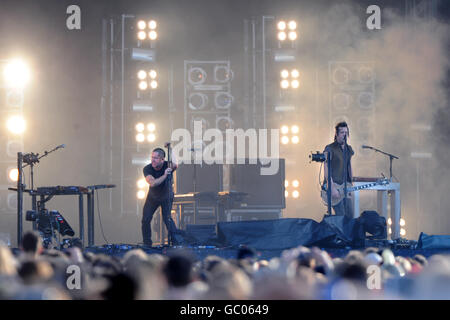 Nine Inch Nails treten am zweiten Tag des Sonisphere Festivals im Knebworth live auf. Stockfoto