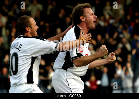 Fußball - Pokal - erste Runde - Cheltenham Town gegen Swansea City Stockfoto