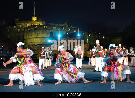 Das Tongan Royal Corps of Musicians während der Generalprobe und der Presseinpremiere für Edinburgh Tattoo im Edinburgh Castle. Stockfoto