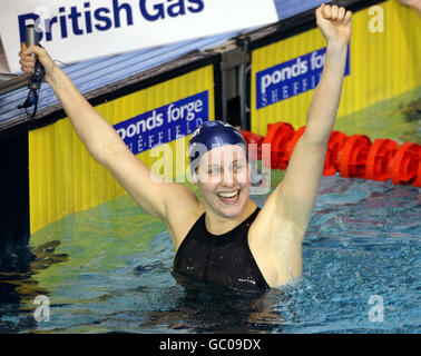 Die Großbritanniens Joanne Jackson feiert den Gewinn des Finales der Womens Open 200m Freestyle während der British Swimming Championships in Ponds Forge, Sheffield. ... Schwimmen - Britische Langbahn-Meisterschaften - Tag Drei - Teiche Forge ... 18-03-2009 ... Sheffield ... GROSSBRITANNIEN ... Bildnachweis sollte lauten: Nick Potts/PA Wire. Eindeutige Referenz-Nr. 7019752 ... Bilddatum: Mittwoch, 18. März 2009. Bildnachweis sollte lauten: Nick Potts/PA Wire. Stockfoto