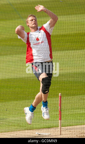 Cricket - The Ashes 2009 - npower Vierter Test - England Nets Session - Tag zwei - Headingley. Andrew Flintoff aus England während der Nets-Sitzung in Headingley, Leeds. Stockfoto