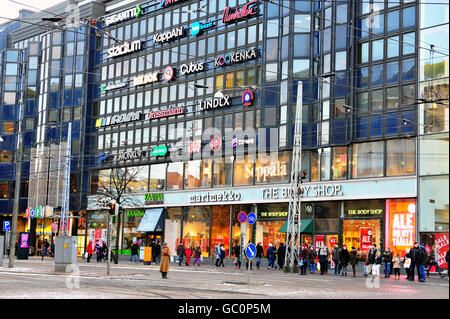 HELSINKI, Finnland - Januar 4: Blick auf die Einkaufsstraße in Helsinki am 4. Januar 2016. Stockfoto