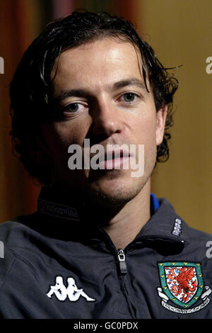 Fußball - FIFA Fußball-Weltmeisterschaft 2006 Qualifikation - Gruppe sechs - Wales Pressekonferenz. Simon Davies, Wales Stockfoto