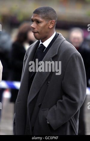 Carlton Palmer kommt zur Beerdigung der Kathedrale von Sheffield an Emlyn Hughes Stockfoto