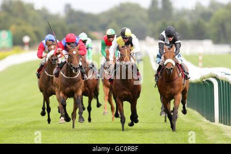 Tiger regiert (rechts) unter Phillip Makin gewinnt die Hattons Solicitors Handicap Stakes von Cyflymder (Mitte) unter Eddie Ahern während des Saints RLFC Raceday auf der Haydock Park Racecourse. Bilddatum: Donnerstag, 6. August 2009. Siehe PA Story RACING Haydock. Bildnachweis sollte lauten: Martin Rickett/PA Wire. Stockfoto