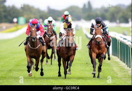 Tiger regiert (rechts) unter Phillip Makin gewinnt die Hattons Solicitors Handicap Stakes von Cyflymder (Mitte) unter Eddie Ahern während des Saints RLFC Raceday auf der Haydock Park Racecourse. Bilddatum: Donnerstag, 6. August 2009. Siehe PA Story RACING Haydock. Bildnachweis sollte lauten: Martin Rickett/PA Wire. Stockfoto