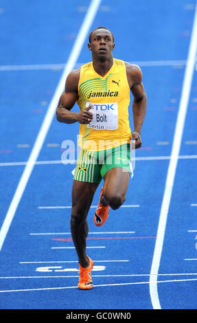 Jamaikas Usain Bolt ist ein leichter Sieger seiner 100-Meter-Hitze während der IAAF-Weltmeisterschaft im Olympiastadion, Berlin. Stockfoto