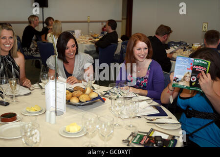 Pferderennen Sie - Comedy Night - Sandown Park Stockfoto