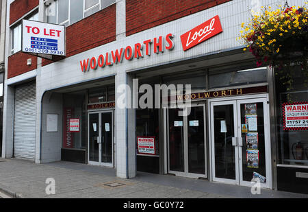 Woolworths-Verschlüsse. Ein allgemeiner Blick auf das leere Woolworths-Geschäft in Selby, North Yorkshire. Stockfoto