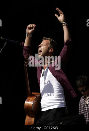 James Morrison spielt auf der V Stage beim V Festival im Hylands Park, Chelmsford, Essex. Stockfoto