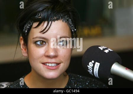 Sängerin Lily Allen bei Absolute Radio im Zentrum von London. Stockfoto