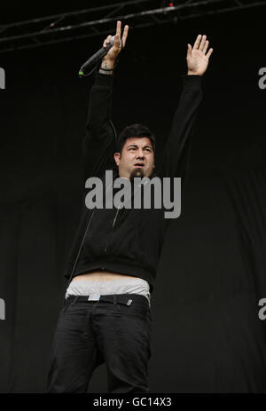 Der Sänger des Deftones Chino Moreno tritt auf der Hauptbühne während des Reading Festivals auf, in der Richfield Avenue, Reading. Stockfoto