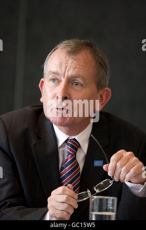 Ratsmitglied Tom Buchanan während der Pressekonferenz in Murrayfield, Edinburgh. Stockfoto