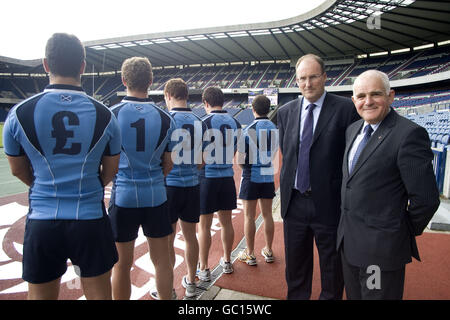 Rugby Union - Murrayfield Economic Impact Reports - Murrayfield Stadium. Chief Executive Gordon McKie und MSP-Minister Jim Mather während der Pressekonferenz in Murrayfield, Glasgow. Stockfoto