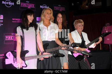 (Von links nach rechts) mit Keren Woodward und Sara Dallin von Bananarama und Gloria Hunniford startet das Women of Rock Charity Concert im Hard Rock Cafe im Zentrum von London. Stockfoto