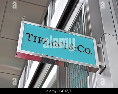 Genf, Schweiz - SEPTEMBER 3: Logo des Tiffany & Co-Store in der Filiale am 3. September 2015 in Genf. Tiffany & Co ist ein Amer Stockfoto