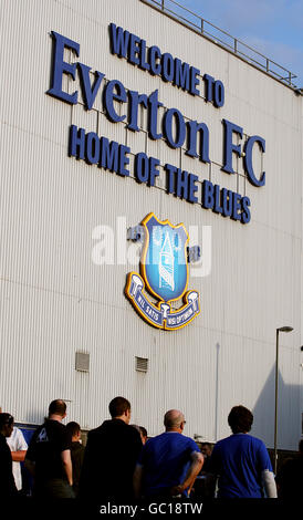 Fußball - vor der Saison freundlich - Everton V Malaga - Goodison Park. Everton-Fans kommen im Goodison Park an Stockfoto