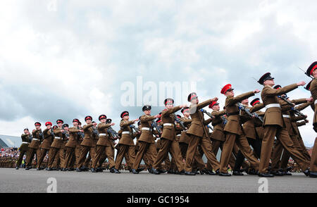 Juniorsoldaten während der größten militärischen Abschlussparade in Europa, die im Army Foundation College, Harrogate, abgehalten wird. Stockfoto