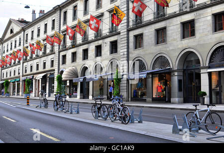 Genf, Schweiz - 17. AUGUST: Blick auf die Einkaufsstraße im Stadtzentrum von Genf am 17. August 2015. Stockfoto