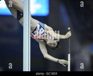 Die britische Kate Dennison im Qualifikationslauf zum Pole Vault während der IAAF-Weltmeisterschaft im Olympiastadion, Berlin. Stockfoto