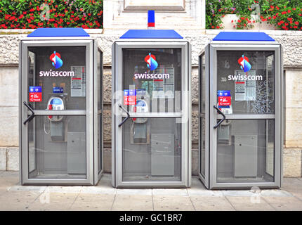 Genf, Schweiz - 17. AUGUST: Telefonkabinen der Swisscom in der Straße von Genf am 17. August 2015. Swisscom AG ist eine majo Stockfoto