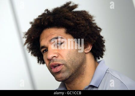 Rugby Union - Lloyds TSB Autumn Series 2004 - Wales / Japan - Wales Training. Colin Charvis von Wales während einer Pressekonferenz Stockfoto