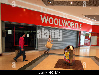 Woolworths-Verschlüsse. Woolworths schloss das Geschäft im Einkaufszentrum von Telford. Stockfoto