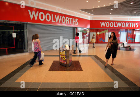 Woolworths schloss das Geschäft im Einkaufszentrum von Telford. Stockfoto