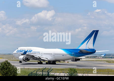 Flugzeug - Boeing 747 - des - Corsair International - Airline, Richtung Start-und Landebahn des Flughafens Madrid-Barajas Stockfoto