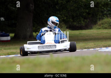 Das Solvay Umicore Zero Emission Racing Team aus Belgien nimmt an dem britischen Formel-Null-Grand-Prix Teil, der bei Frazer-Nash Research Ltd in Mytchett, Surrey, ausgetragen wird. Stockfoto