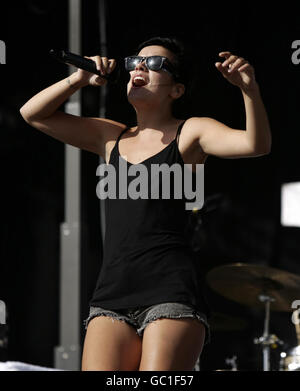 Lily Allen spielt auf der V Stage während des V Festivals, im Hylands Park, Chelmsford. Stockfoto