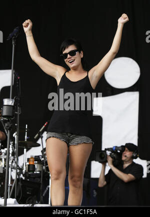 Lily Allen spielt auf der V Stage während des V Festivals, im Hylands Park, Chelmsford. Stockfoto