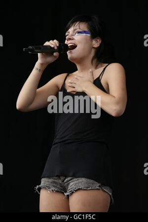 Lily Allen spielt auf der V Stage während des V Festivals, im Hylands Park, Chelmsford. Stockfoto