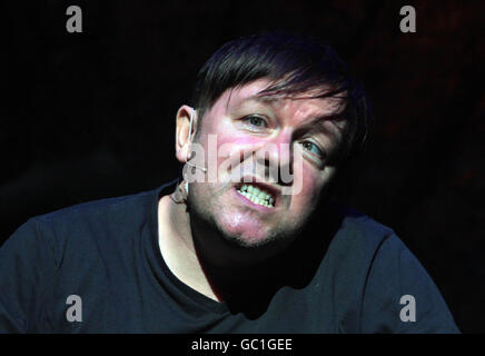 Ricky Gervais macht sich bereit für seine One Night Show im Edinburgh Playhouse Theatre, Edinburgh, und wirbt für seine bevorstehende UK Tour Science. Stockfoto