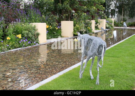 Gold Medal Winner: Hunde Vertrauen "Ein Hundeleben", RHS Hampton Court Palace Flower Show 2016 Stockfoto