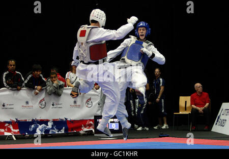 Taekwondo - British International Taekwondo Open - National Squash Center. Der britische Michael Harvey ist während der Eröffnung des British International Taekwondo im National Squash Center in Manchester in Aktion. Stockfoto