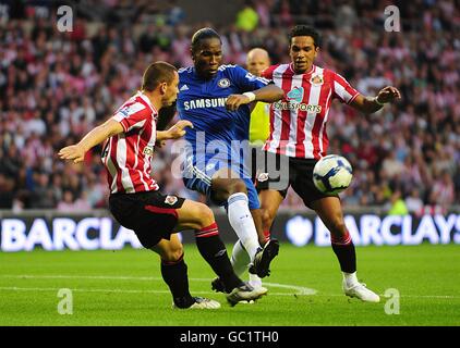 Chelseas Didier Drogba (Mitte) kämpft mit Sunderlands um den Ball Phillip Bardsley (links) und Kieran Richardson Stockfoto