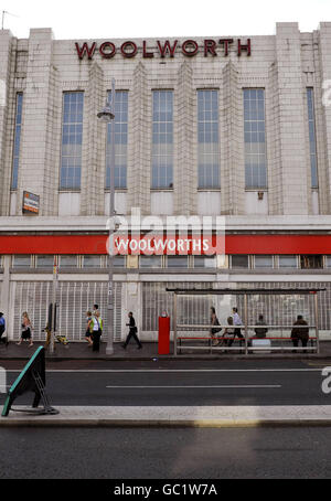 Ein geschlossenes Woolworths-Geschäft in der Brixton Road 457-461, Brixton, London, SW9 8HJ. Stockfoto