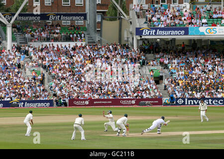 Cricket - The Ashes 2009 - npower Fünfter Test - Tag drei - England gegen Australien - The Brit Oval. Jonathan Trott aus England in Aktion Stockfoto