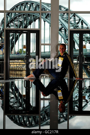 Jessica Ennis Goldmedaillengewinnerin bei den Athletic Championships posiert bei einer Pressekonferenz im Hilton Hotel in Newcastle für Fotos. Stockfoto