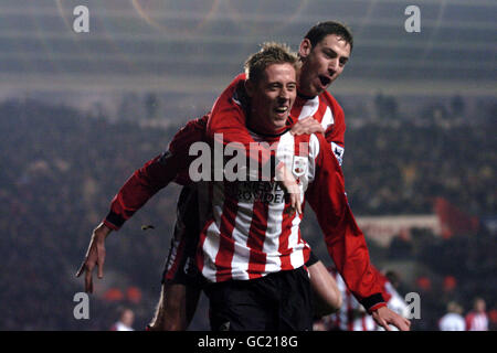 Der Southampton-Gegner Peter Crouch feiert sein zweites Tor gegen Middlesbrough Mit Teamkollege Rory Delap (oben) Stockfoto